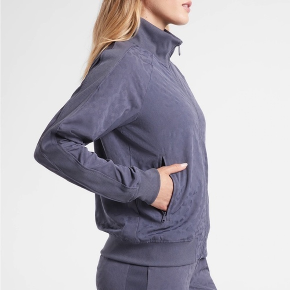Athleta Brooklyn Bomber Jacquard Jacket 1X Leopard Medieval Violet